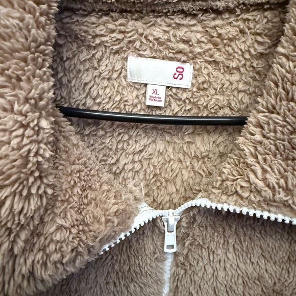 Cozy Tan Sherpa Pullover, Size XL - Picture 3 of 3